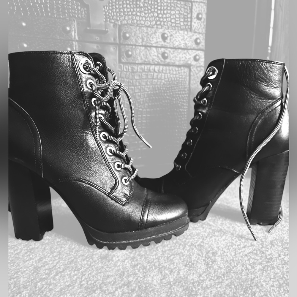 ALDO; Victorian Black Leather Lace-up Boots; sz 8 - Picture 10 of 10